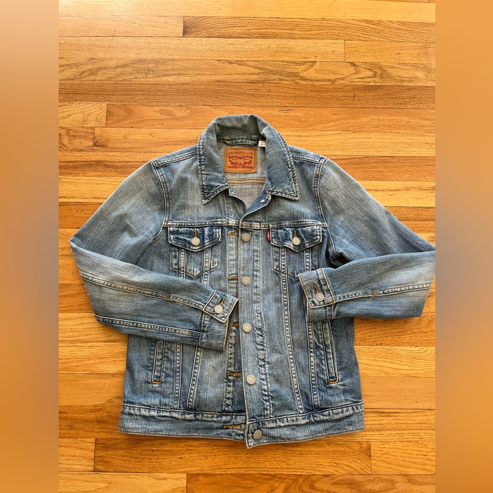 Levi's Women’s Light Blue Denim Jacket Size Small